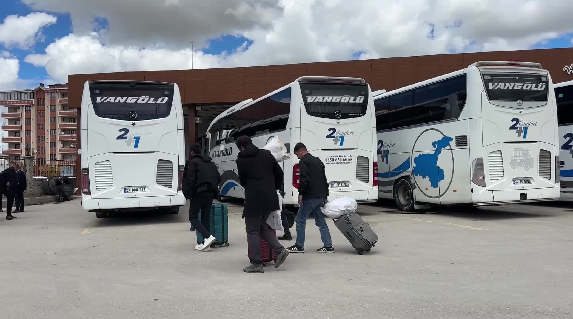 Van'daki otogar esnafı: Mazot yüksek, yolcu yok, cezalar ağır