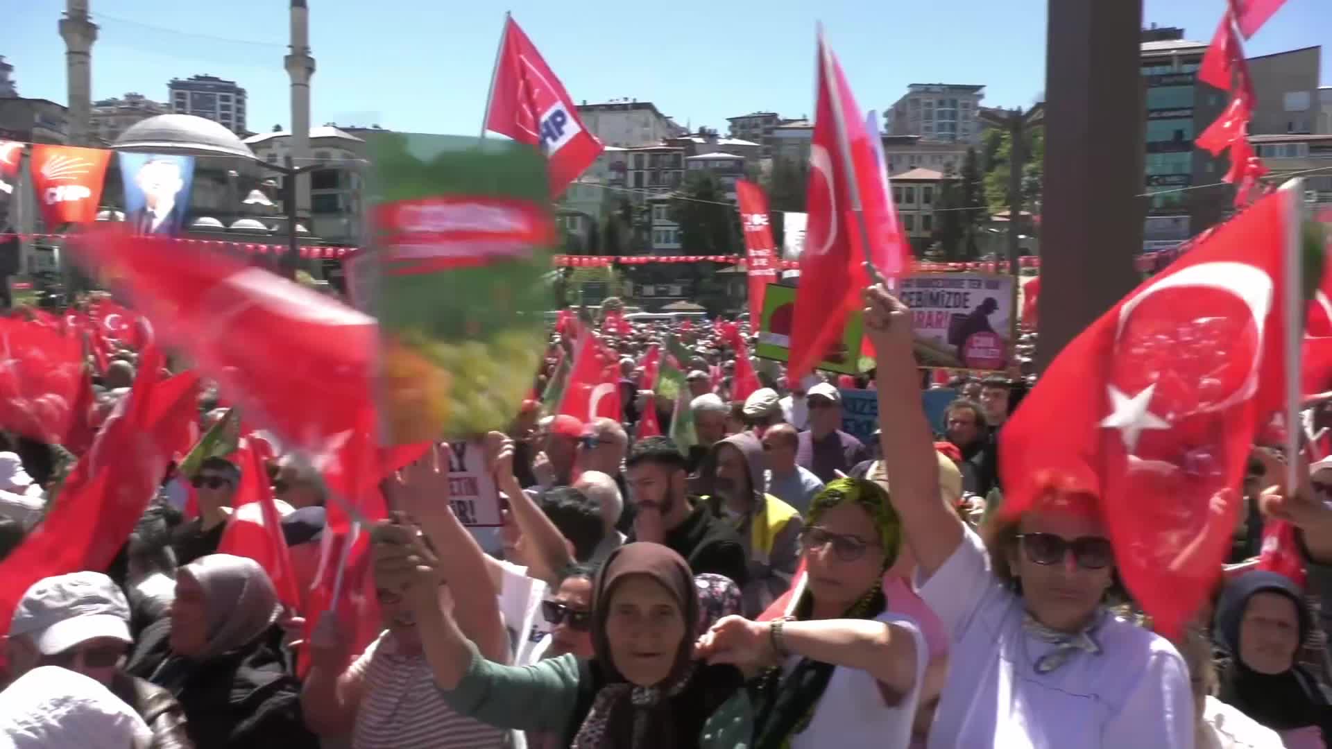 CHP'nin "Millet İradesine Sahip Çıkıyor" mitingi... Çay üreticileri miting alanını doldurdu