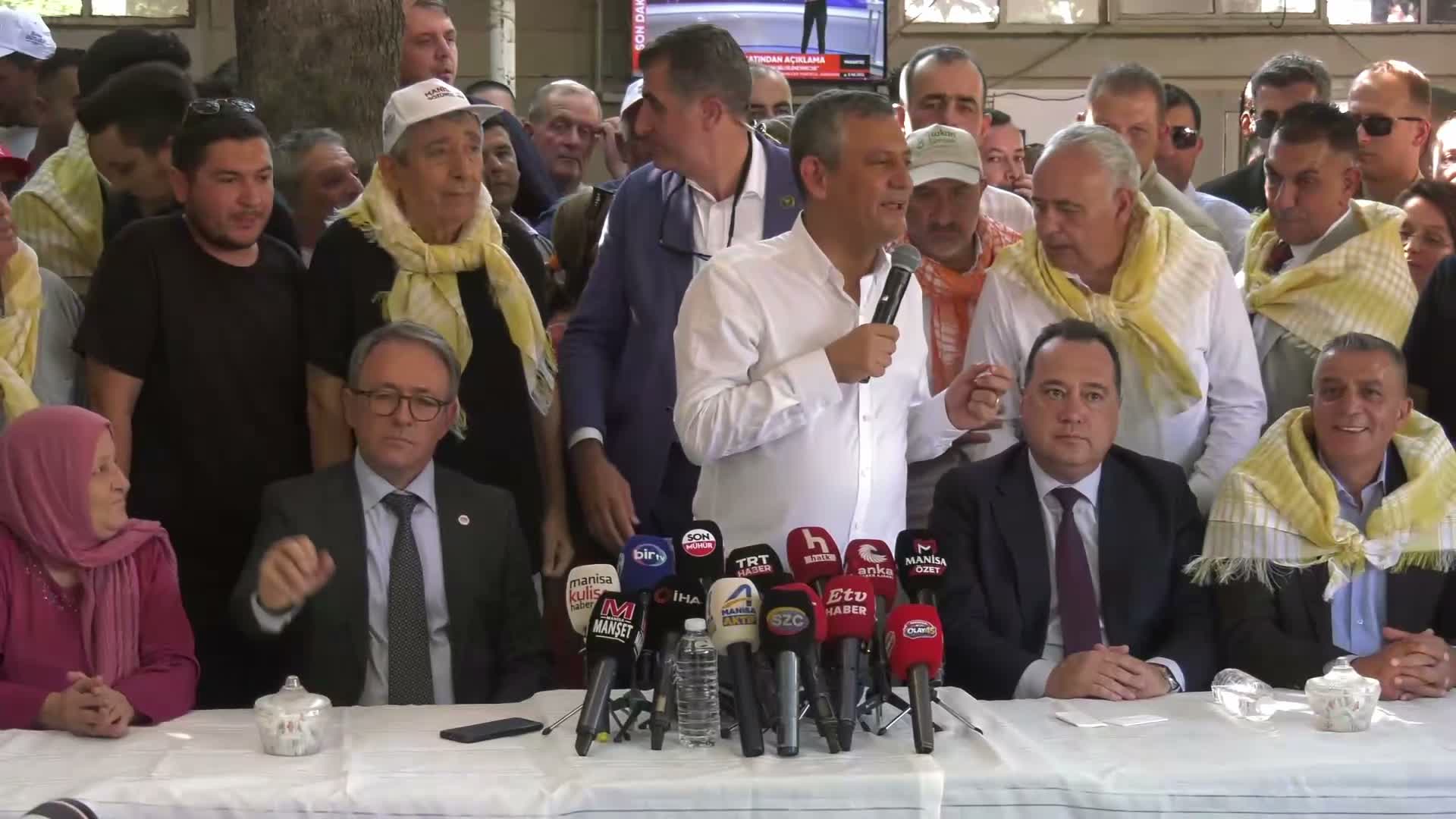 Özgür Özel: "Çiftçinin bütün kredilerinin faizlerini bir kereye mahsus sileceğiz, ana parayı üç yıla böleceğiz"