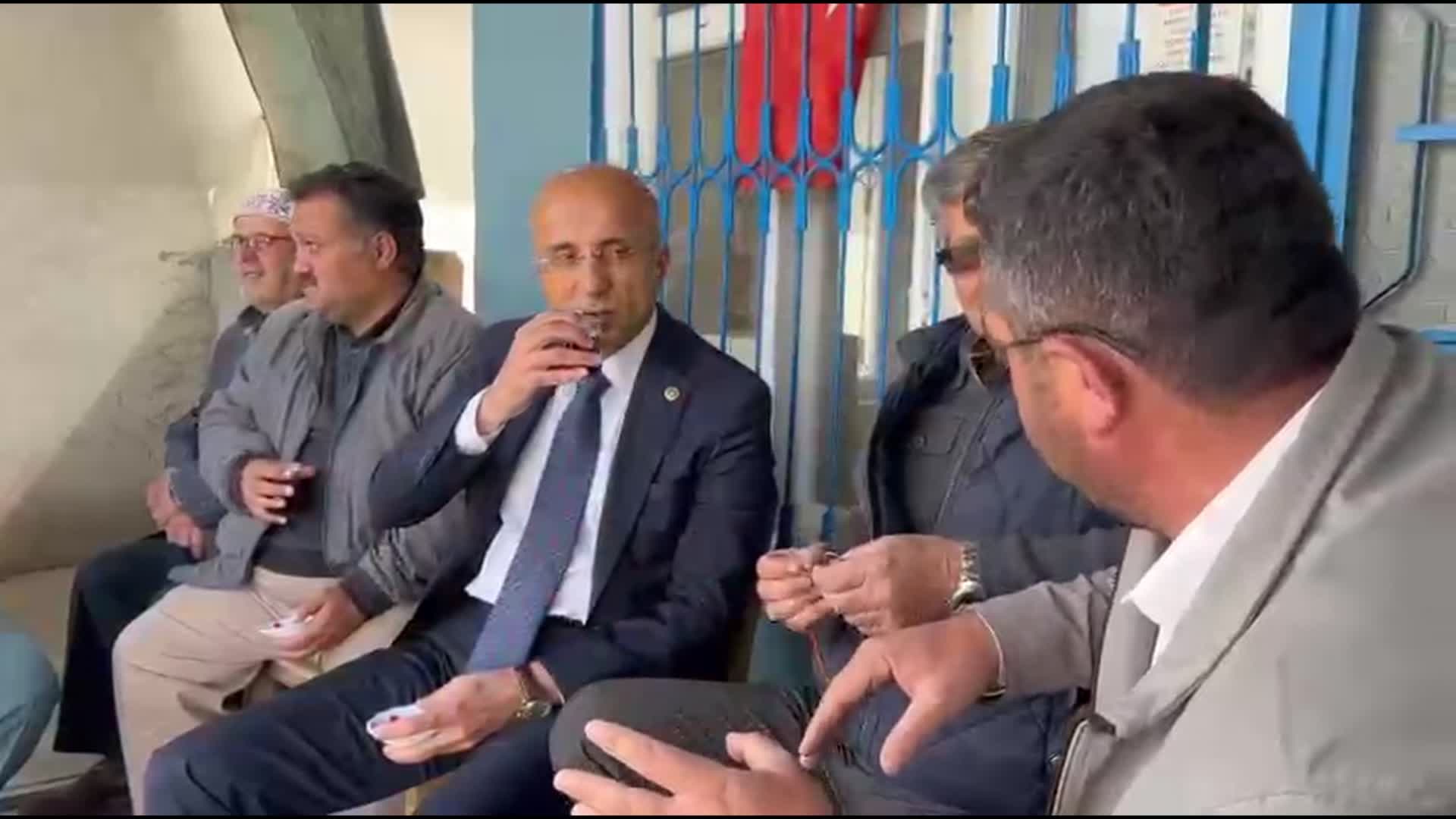 CHP 81 ilde sahada... CHP'li Genç'e dert yanan vatandaş: "Bu halk perişan, hizmet yok"