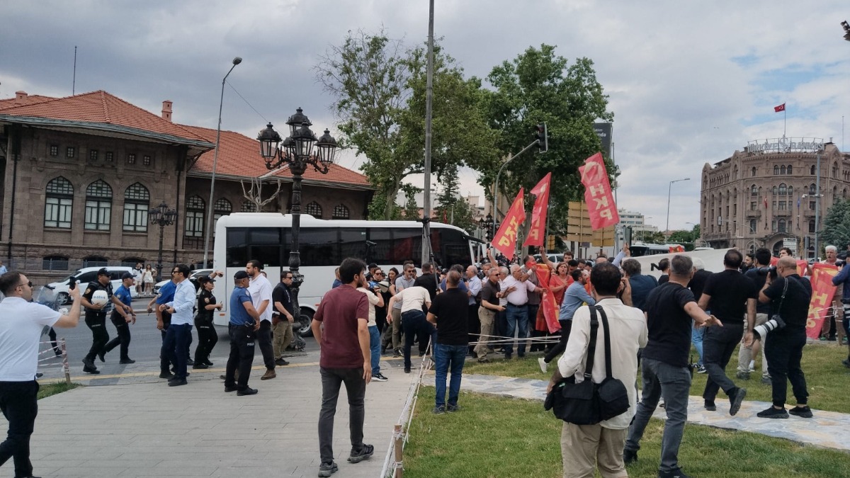 HKP'nin NATO karşıtı eylemine polis müdahalesi: 19 kişi gözaltına alındı