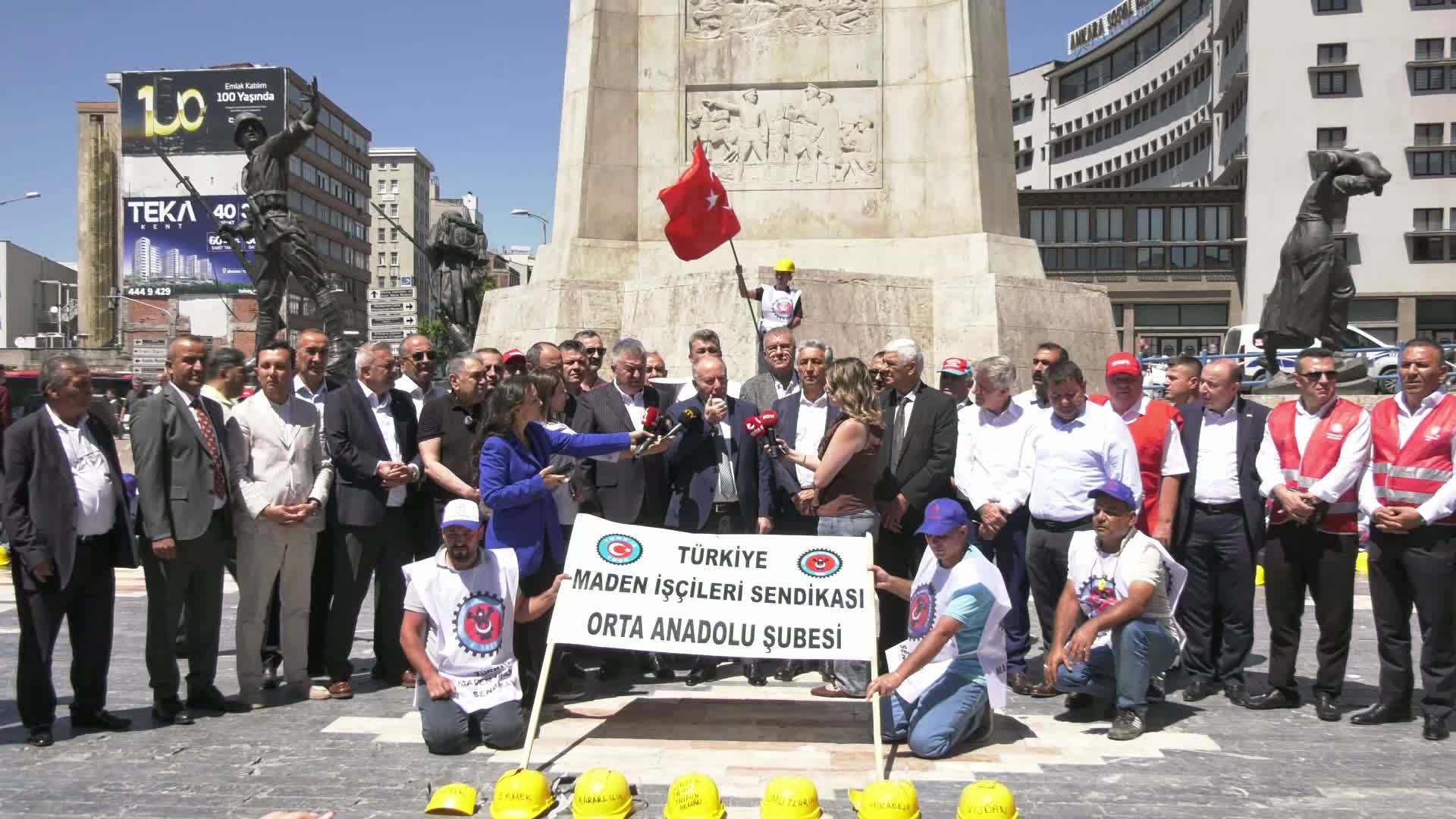 TÜRK-İŞ Başkanlar Kurulu'ndan oturma eylemi yapan Türk Maden-İş üyesi işçilere ziyaret: "Sonuna kadar yanlarındayız, arkalarındayız"