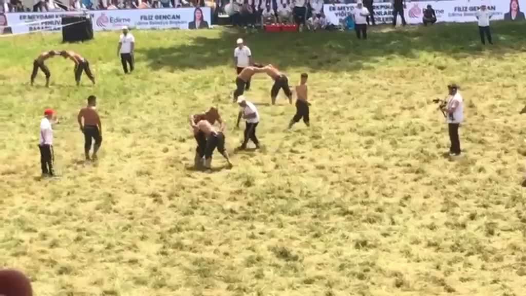 Son şampiyon Orhan Okulu Kırkpınar'a veda etti