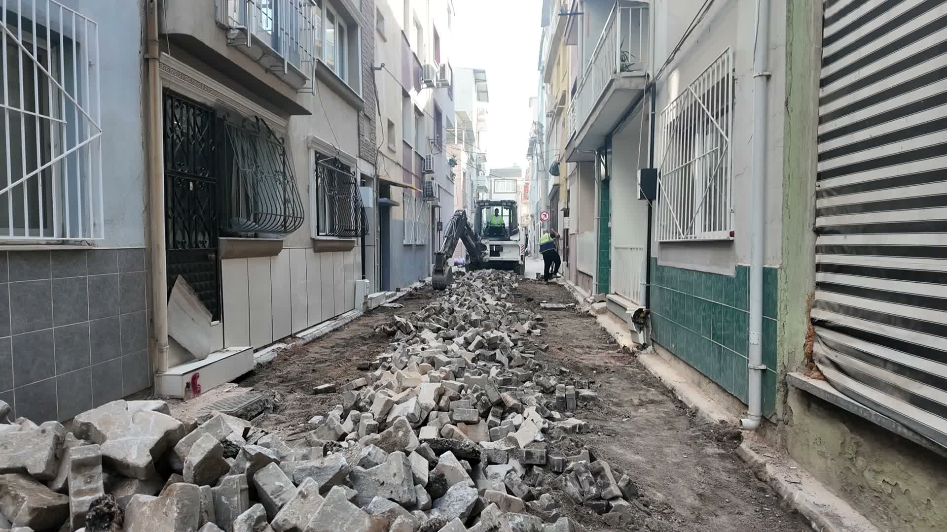 Bornova’da yol yenileme çalışmaları hız kazandı