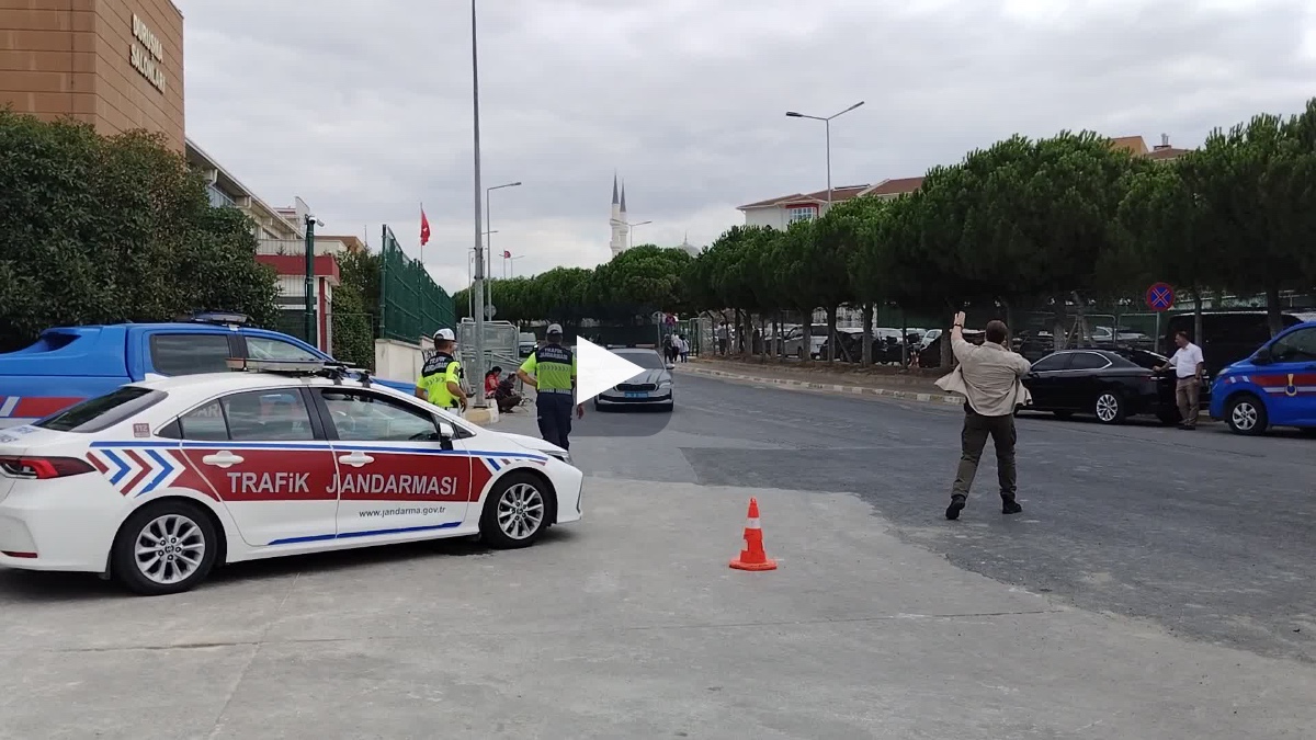 İBB Davasının ikinci celsesi öncesi Özgür Özel'den açıklama: "Ekrem Başkan'ın savunmasına izin vermemeyi tek çare olarak görüyorlar"