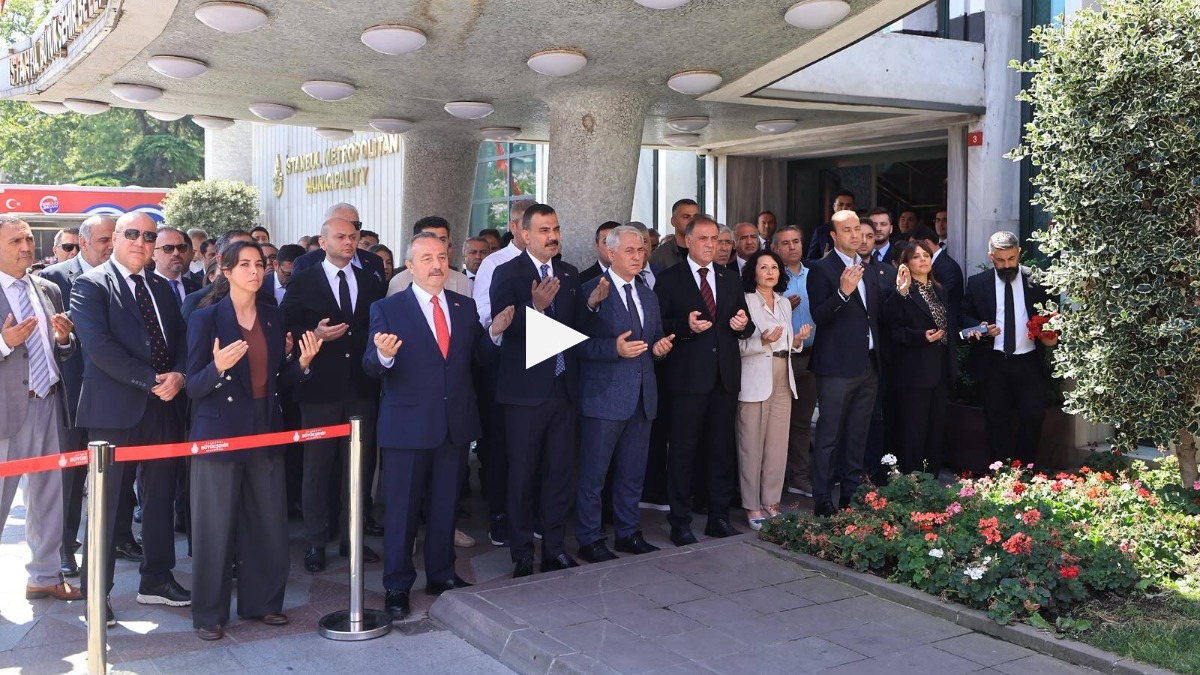 15 Temmuz şehitleri İBB önünde anıldı