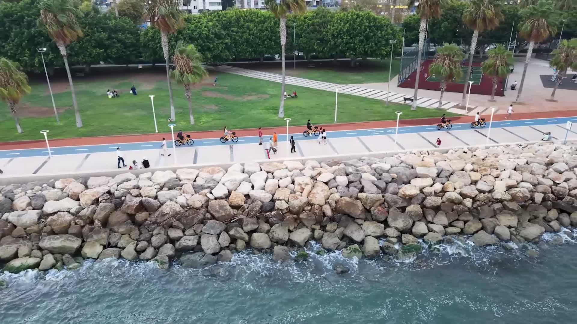 Mersin Büyükşehir Belediyesi’nin elektrikli bisiklet uygulaması MERBİS'e gençlerden büyük ilgi