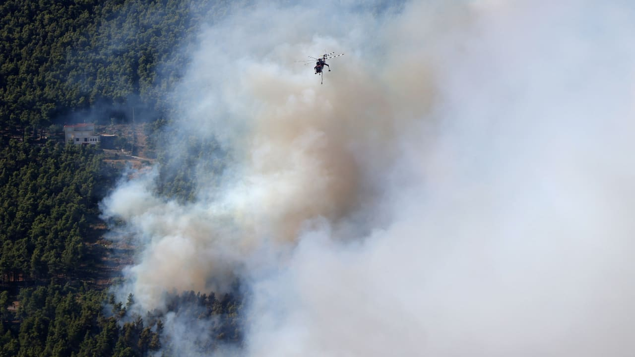 Yunanistan’da iki yangın söndürme helikopteri havada çarpıştı: 2 can kaybı