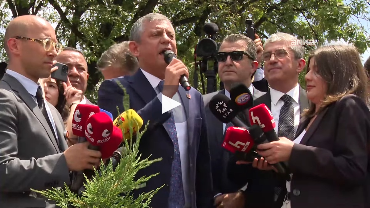 Özgür Özel, grup toplantısı öncesi Meclis'e alınmayan partililere hitap etti: "Darbeyi püskürttünüz"