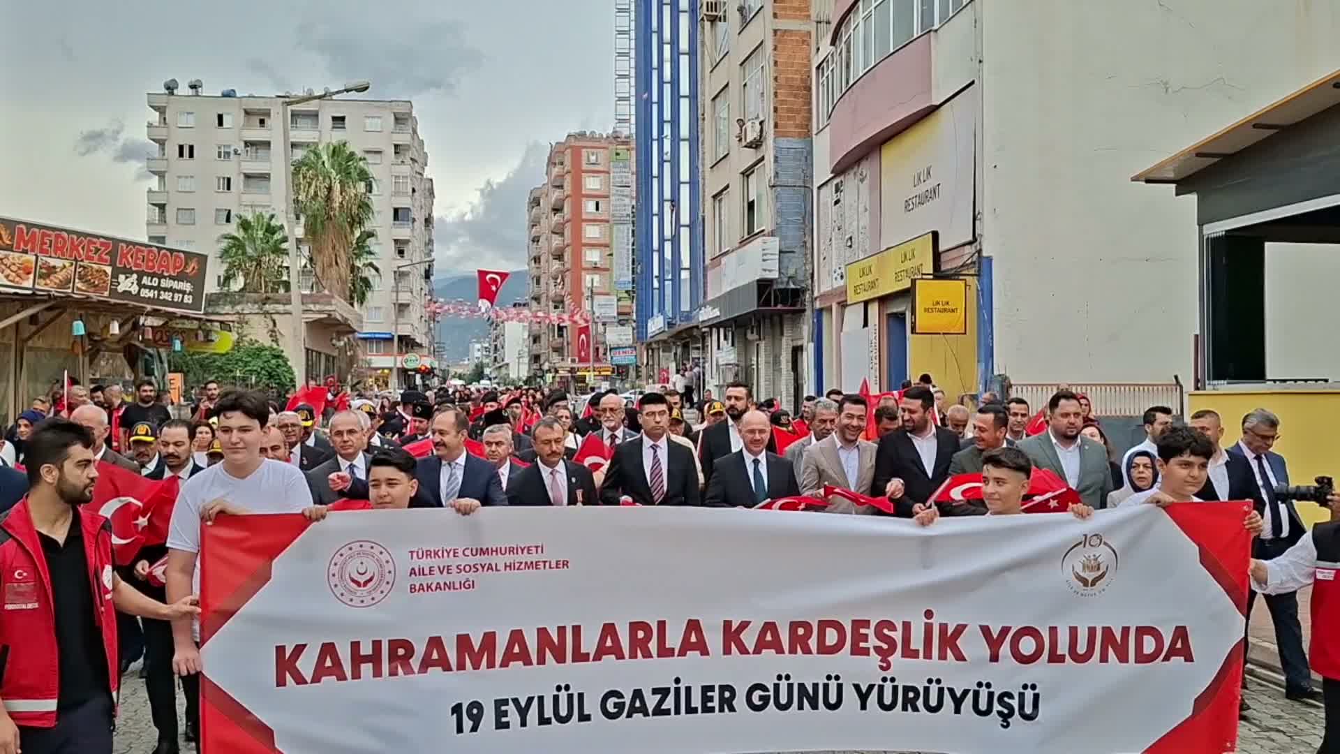 Osmaniye'de Gaziler Günü'nde yürüyüş düzenlendi
