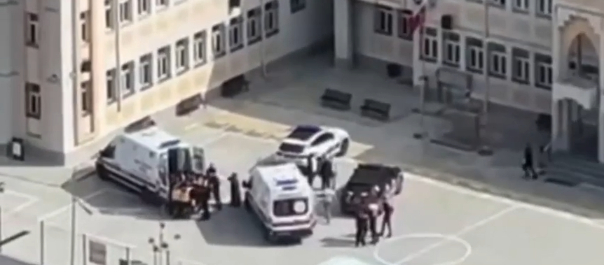 Yaralanan iki öğrenciden birinin durumu ağır