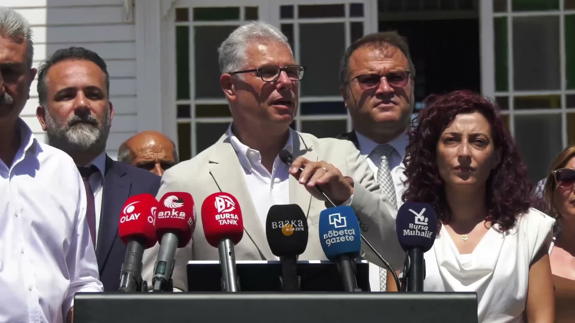 Mudanya'da İsmet İnönü protestosu... Mudanya Belediye Başkanı Dalgıç: "Tarih önüne kayda geçen bu sözler için açık bir özür bekliyoruz"