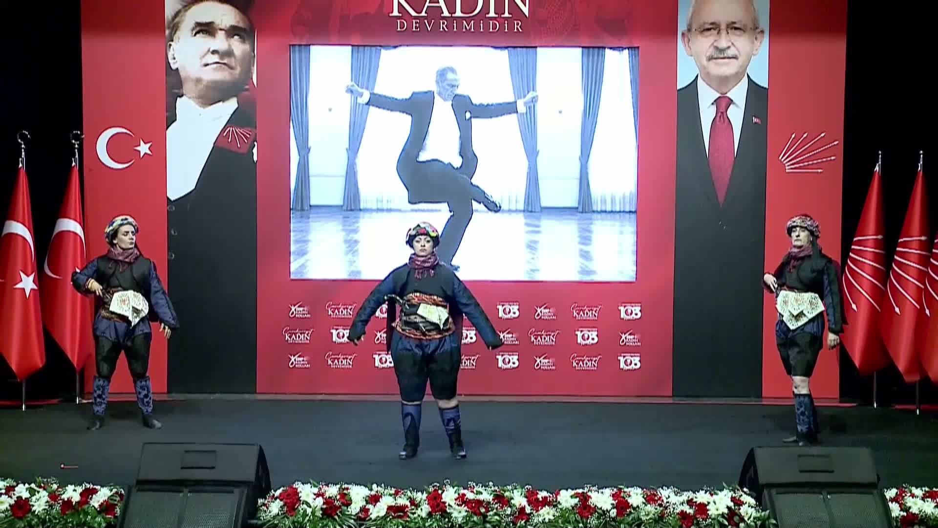 CHP’de Cumhuriyet’in 103’üncü yılı kadınların mücadelesiyle anıldı