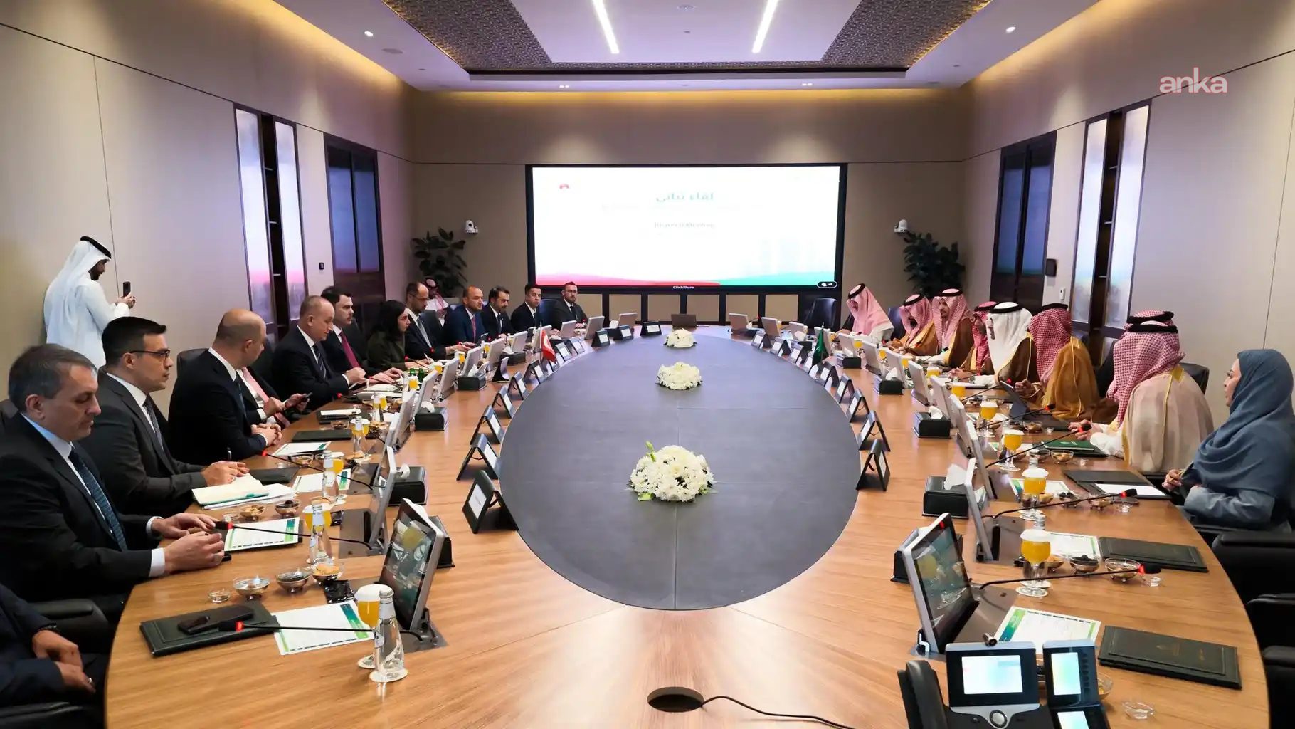 Çevre, Şehircilik ve İklim Değişikliği Bakanı Kurum, Suudi Arabistan Enerji Bakanı Prens Suud ile görüştü