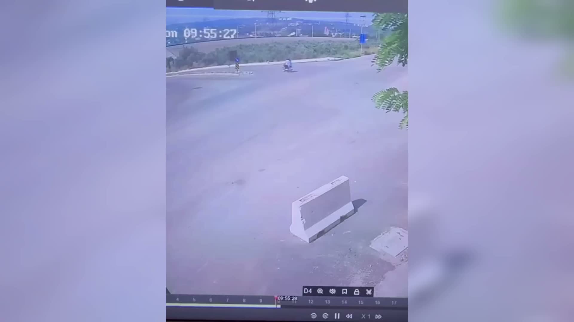 Osmaniye’de kamyon ile otomobilin çarpıştığı kaza anı güvenlik kamerasına yansıdı