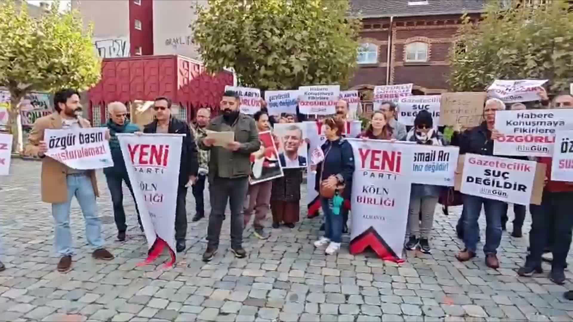 YENİ Parti Köln Birliği’nden gazetecilere baskıya tepki: İktidarın görevi eleştiriyi cezalandırmak değil, hesap vermektir”
