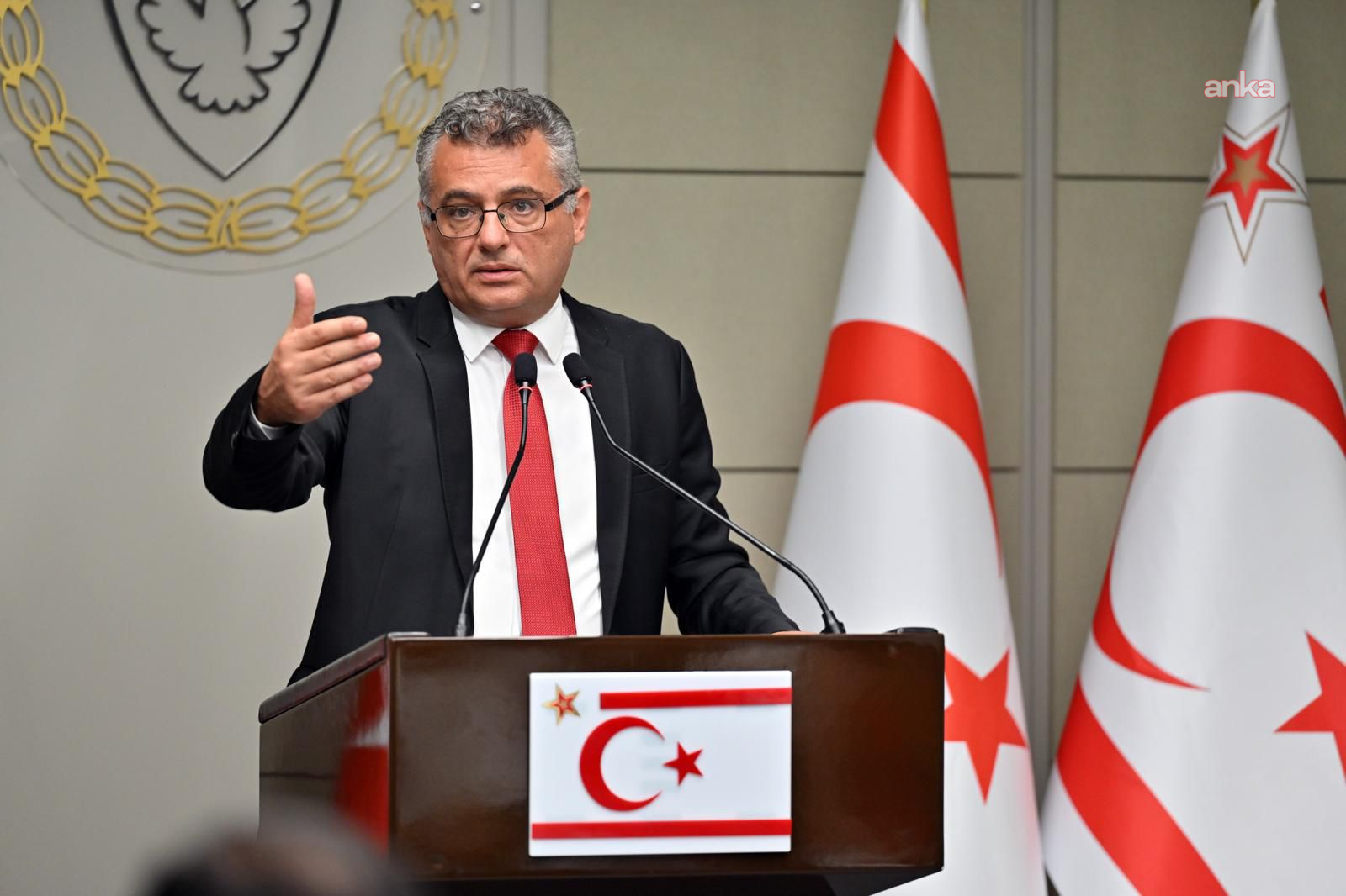 Girne açıklarında yolcu gemisi alabora oldu... Erhürman: "Türkiye'den 5 Sahil Güvenlik botu, 2 helikopter ve 6 Deniz Kuvvetleri unsuru bölgeye sevk edildi"