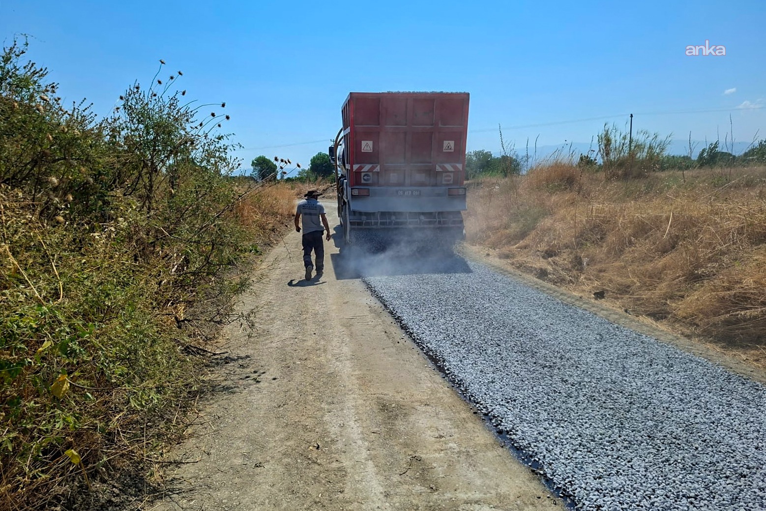 Efeler Belediyesi’nden Kuyucular Mahallesi’nde yol yenileme çalışması
