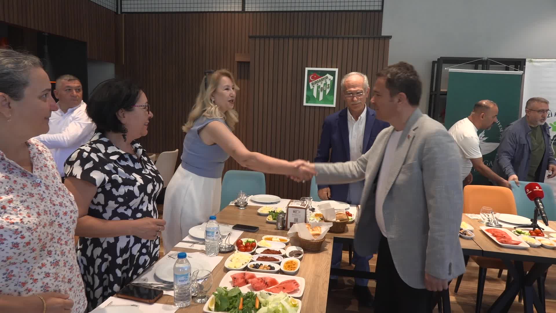 Başkan Erkan Aydın, Osmangazi Belediyesi'nin kurucu meclis üyeleriyle buluştu