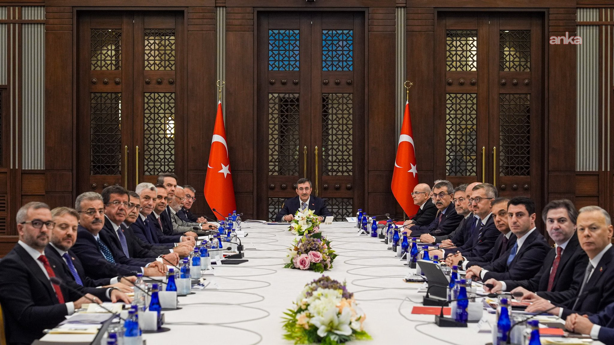 YENİ Partili Emir'den "Ekonomi Koordinasyon Kurulu" fotoğrafına tepki