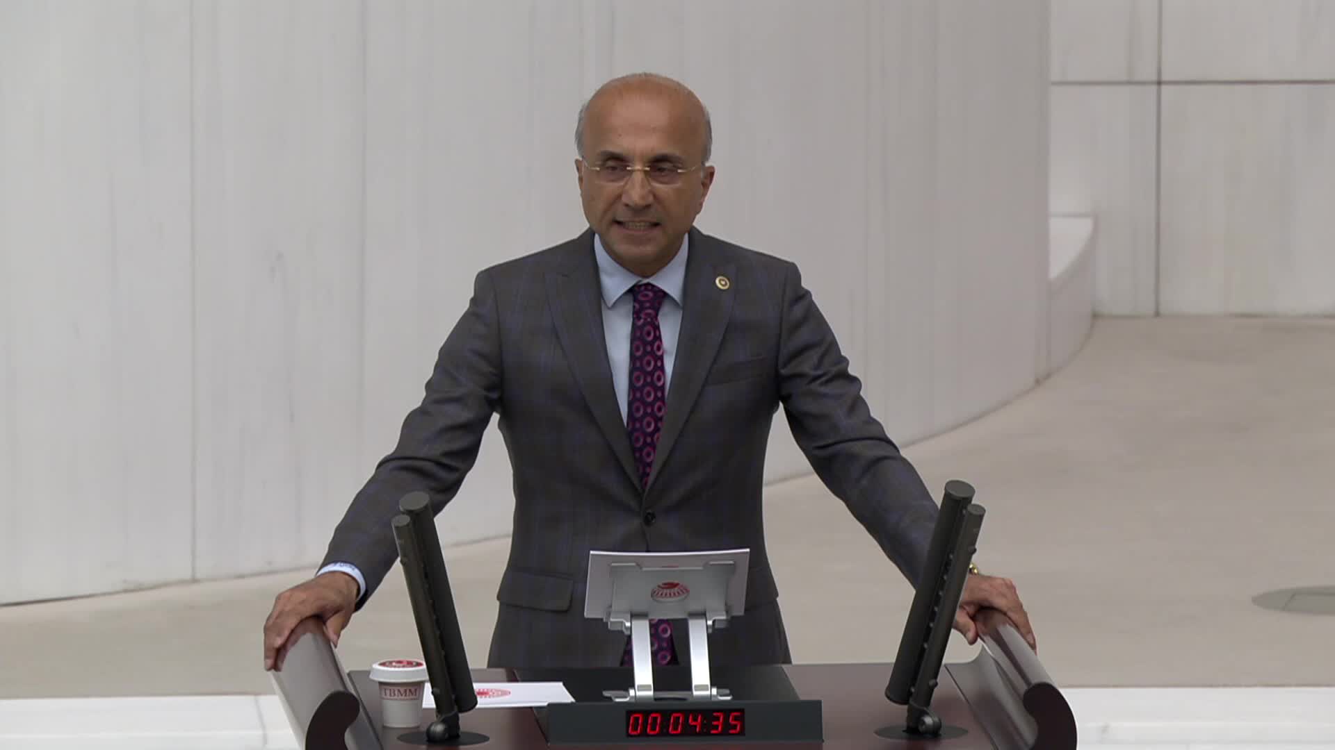 CHP'li Genç: Vatandaş diş hekimine ulaşmakta zorlanıyor;  biz ise diş hekiminin mesleğini icra etmesini yasaklamayı tartışıyoruz