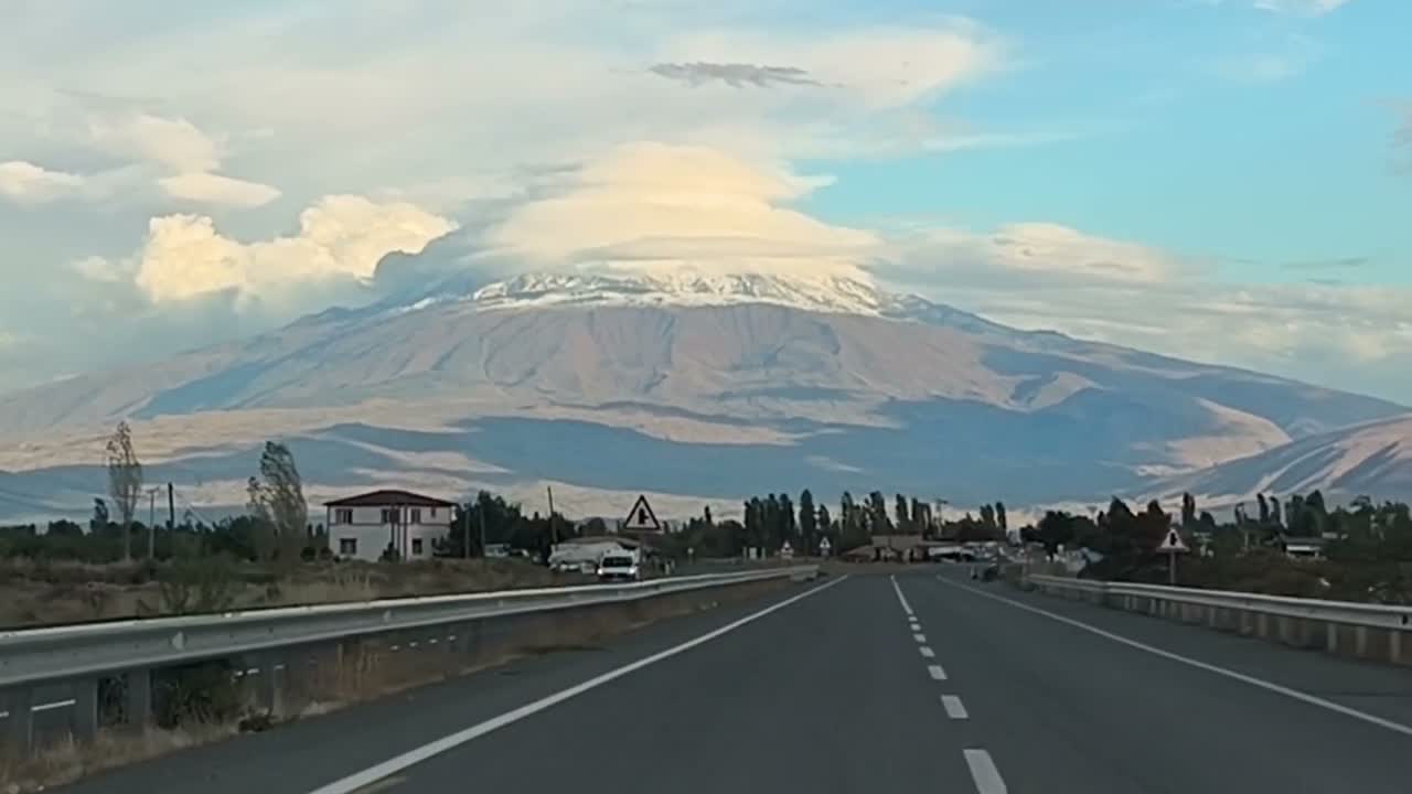 Ağrı Dağı beyaza büründü