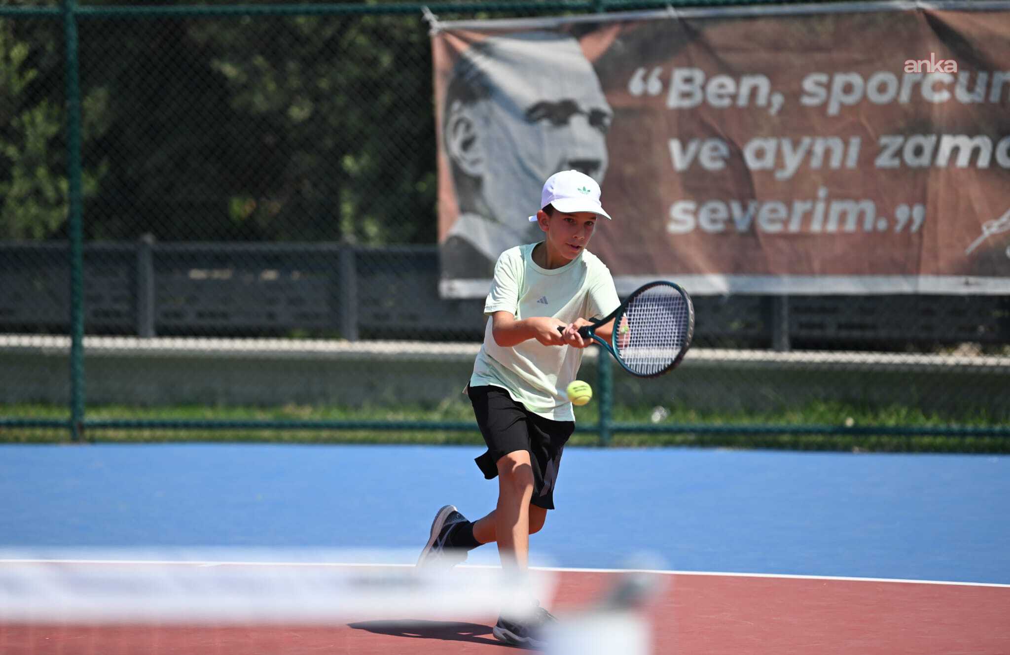 Kuşadası Tenis Kulübü’nde ulusal turnuva heyecanı başladı