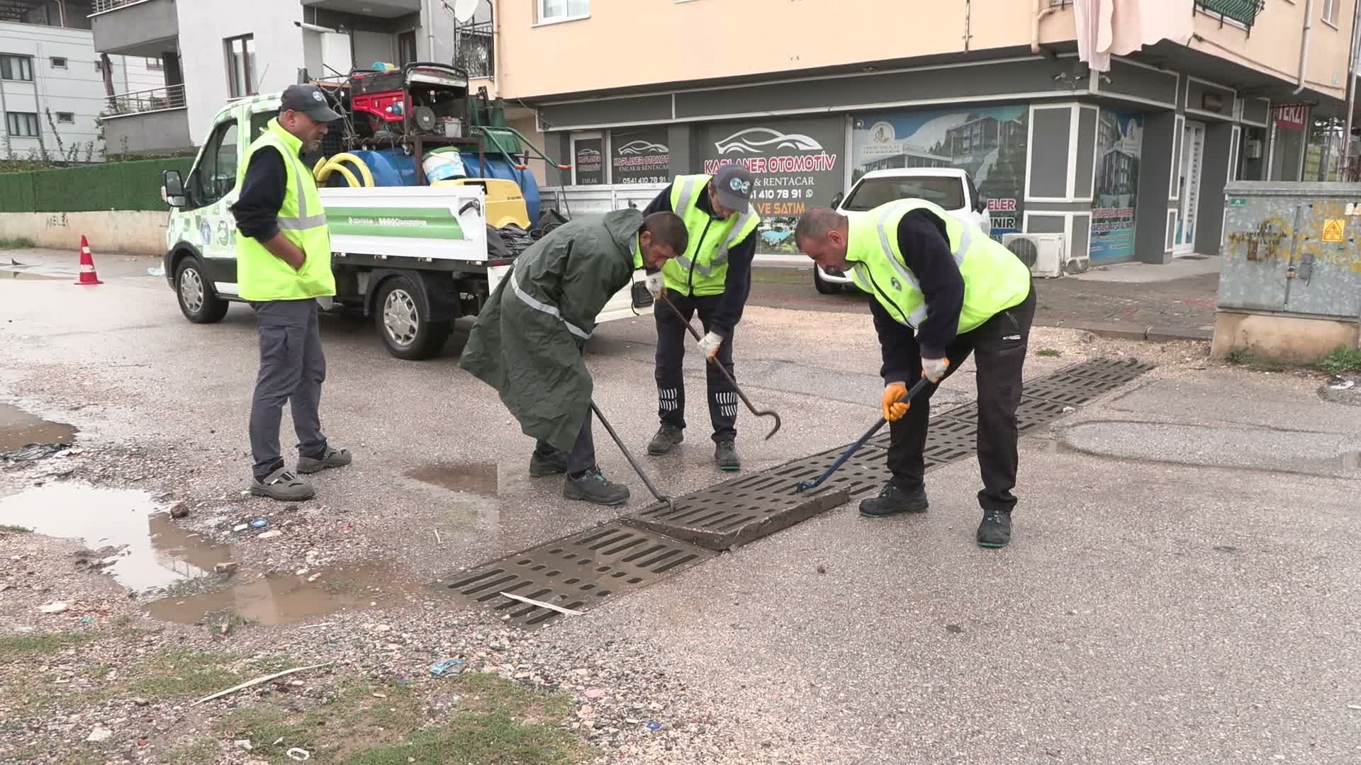 Bursa Büyükşehir Belediyesi’nden yağış mesaisi: 17 ilçede 766 ihbara müdahale
