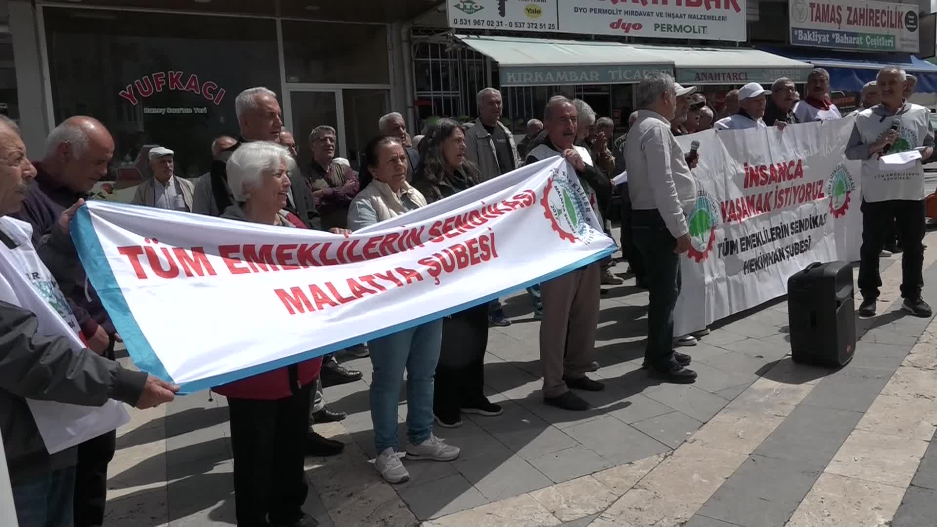 Emeklilerden bayram ikramiyesi tepkisi: “İktidar emeklilerin yaşadığı yıkımı görmezden geliyor”