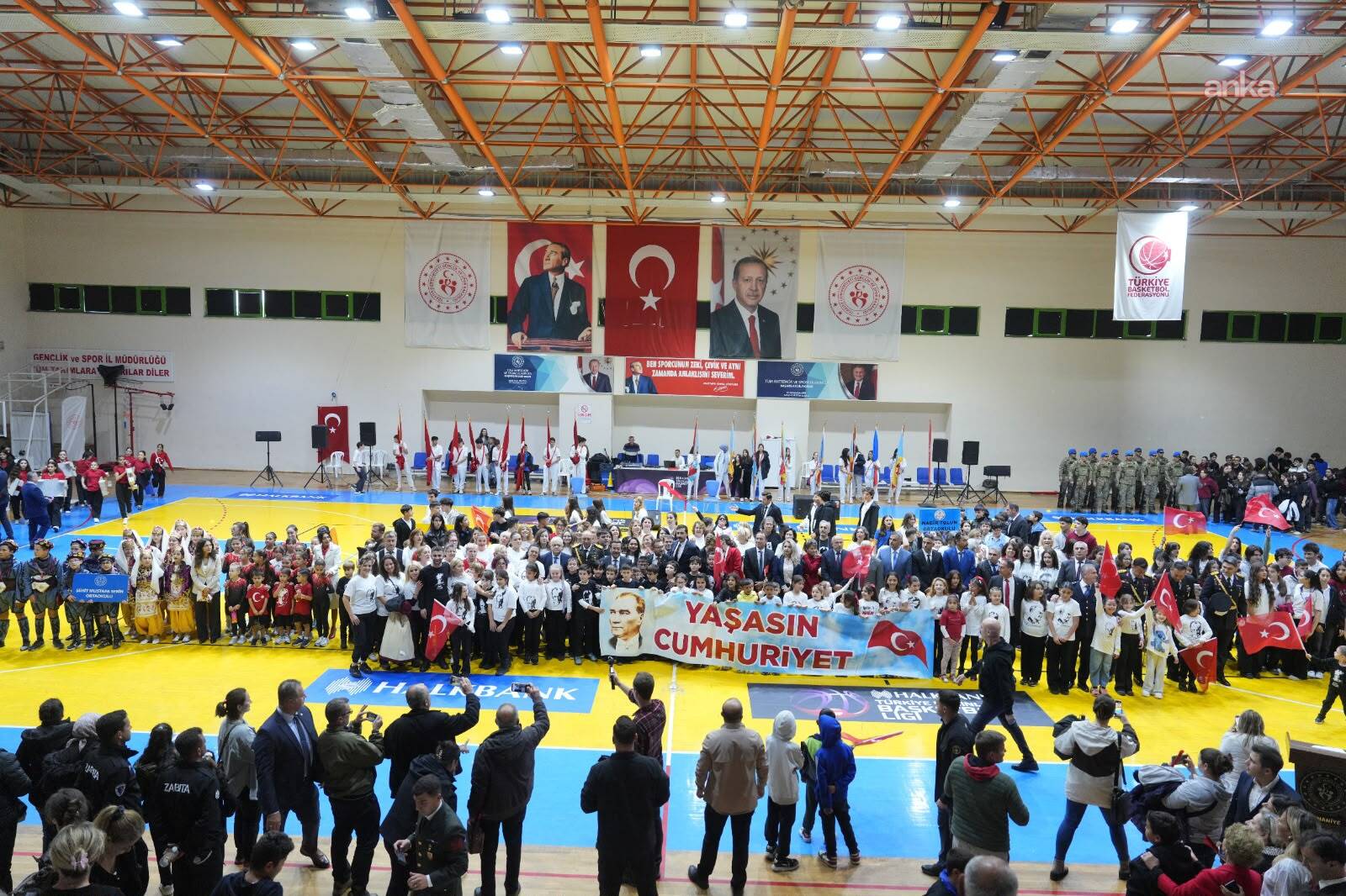 Burhaniye’de Cumhuriyet Bayramı tören ve gösterilerle kutlandı