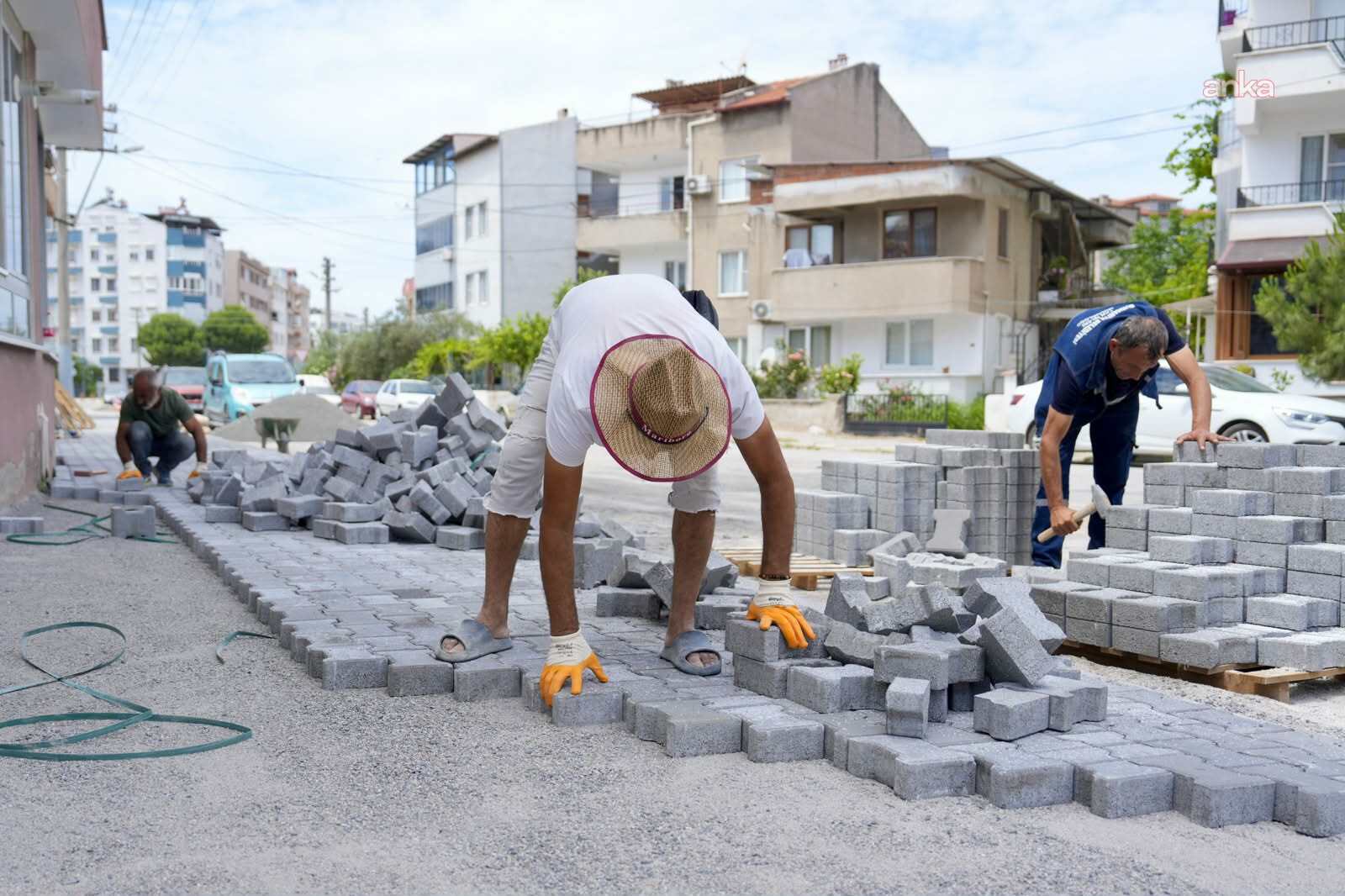 Burhaniye Belediyesi Fen İşleri ekiplerinden aralıksız hizmet