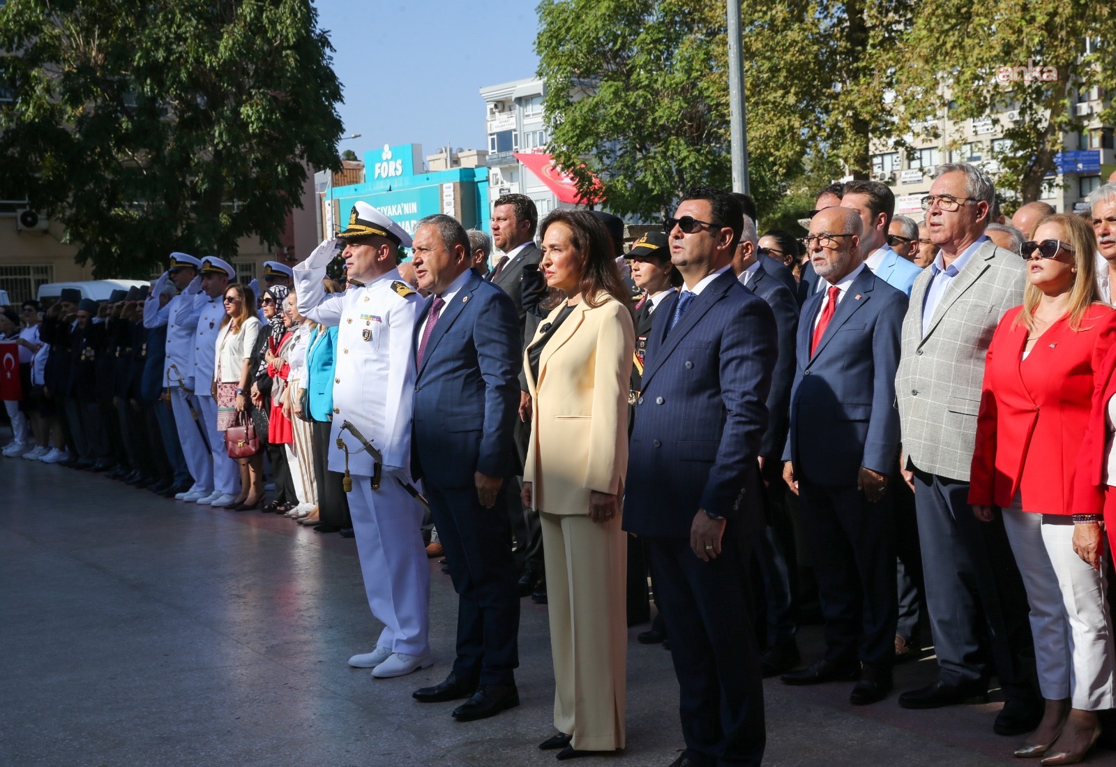 Karşıyaka’da Zafer Bayramı coşkuyla kutlanıyor