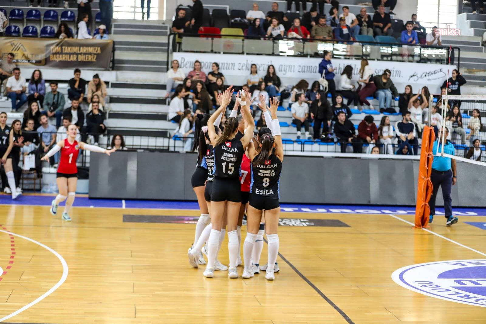 Turgutlu Belediyesi Kadın Voleybol Takımı, yeni sezona galibiyetle başladı