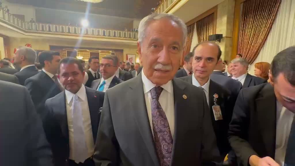 TBMM’de yeni yasama yılı açılış resepsiyonu…Bülent Arınç'tan fon krizi değerlendirmesi: 800 milyarlık bir kayıptan bahsediliyor, sağdan soldan toplanacak paralar 8 milyar bile değil