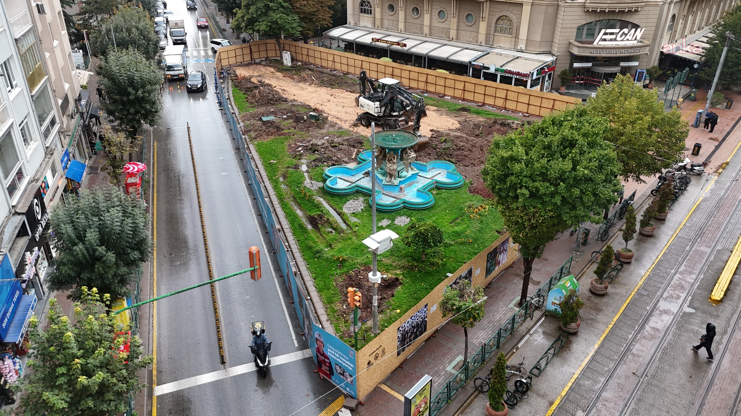 Eskişehir Büyükşehir Belediyesi’nden kent merkezinde meydan düzenlemesi