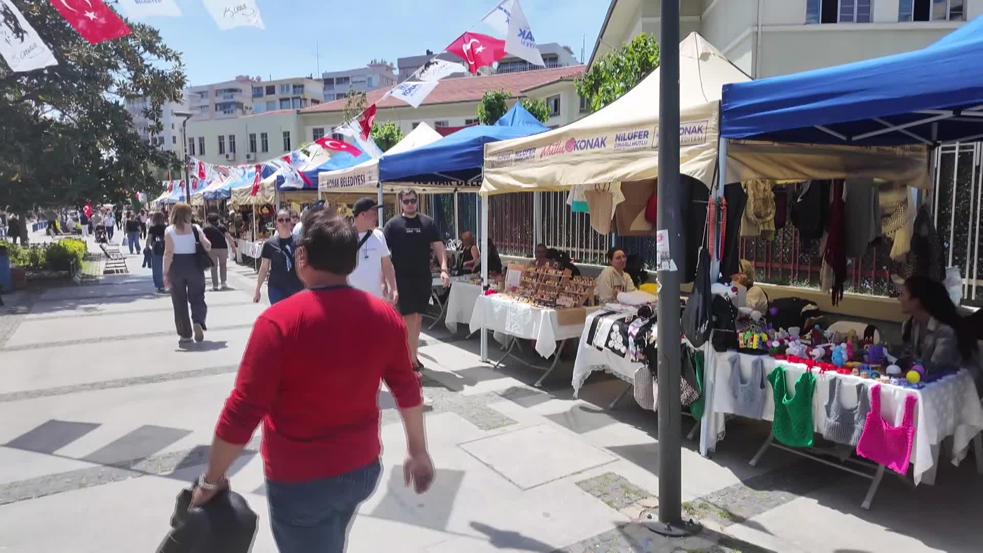 Konak'ta Anneler Günü El Emeği Kermesi'ne yoğun ilgi