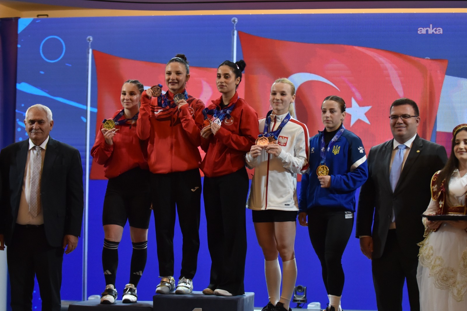 Milli halterciler Avrupa Şampiyonası’na madalyalarla başladı: Gamze Altun’dan iki Avrupa rekoru
