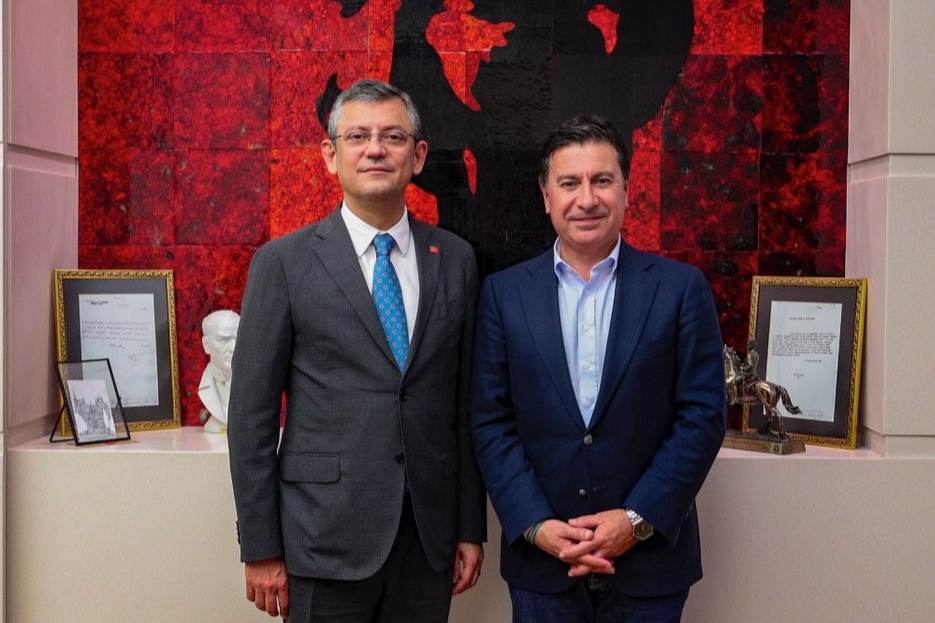 Muğla Büyükşehir Belediye Başkanı Ahmet Aras’tan Özgür Özel’e destek mesajı