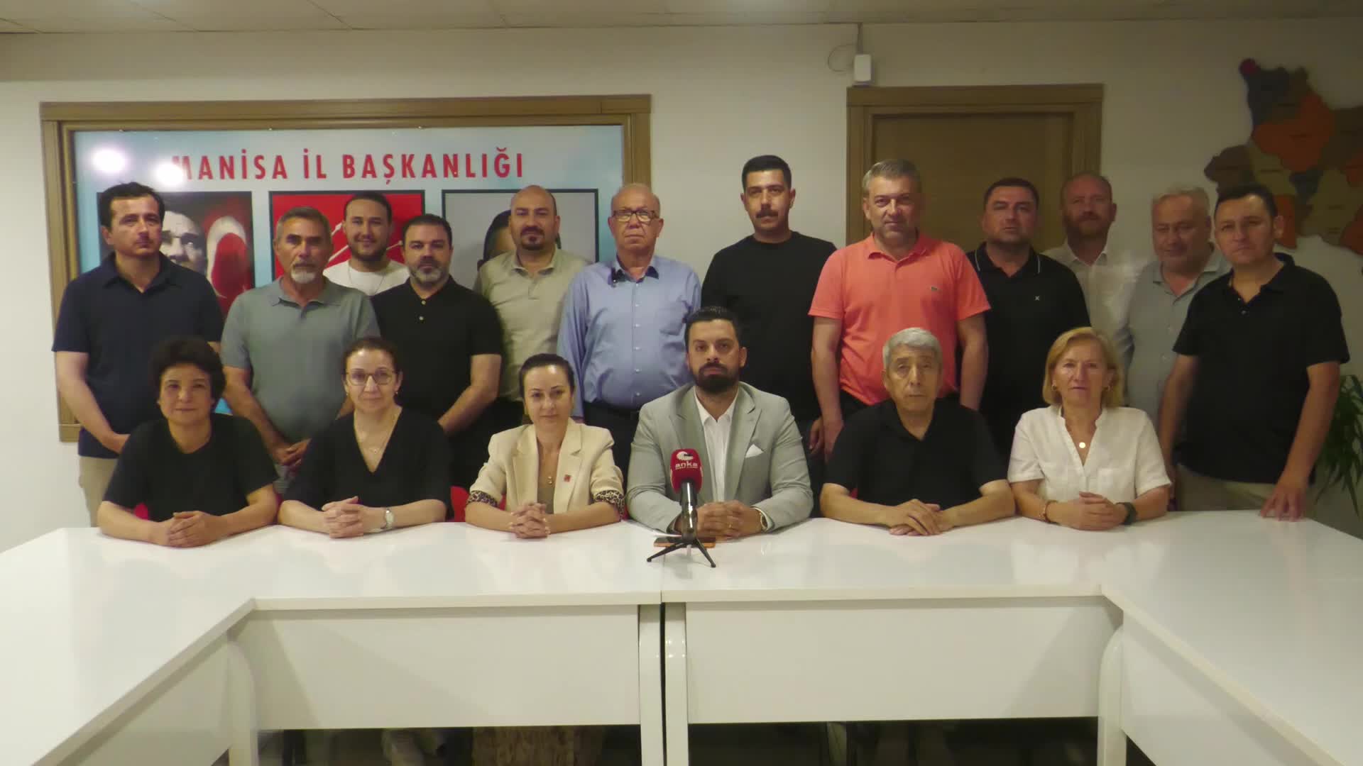CHP Manisa İl Başkanı ve yönetiminin görevden alınmasına ilçe başkanlarından ortak tepki