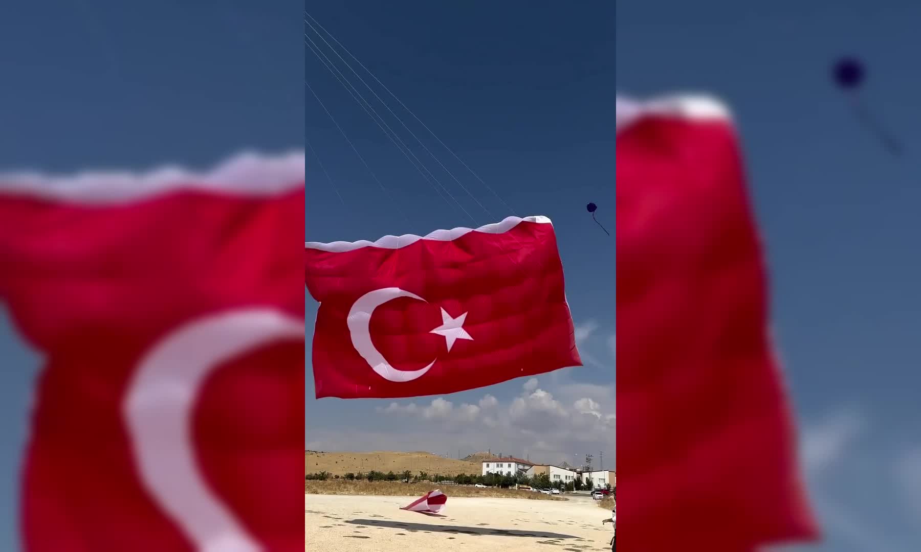 Mardin semalarında Milli Takım için ay yıldızlı uçurtma havalandı