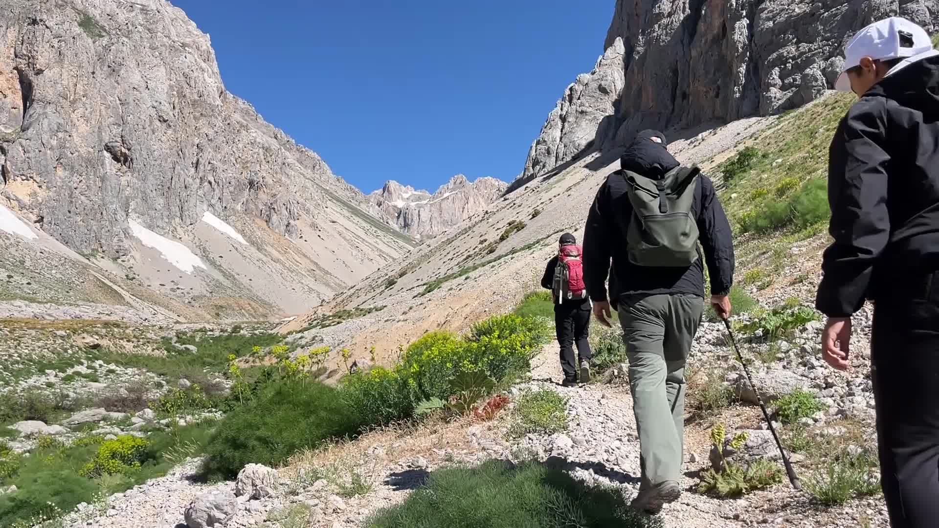 Tunceli’deki Kırk Merdiven Şelalesi doğaseverlerin uğrak noktası olmayı sürdürüyor