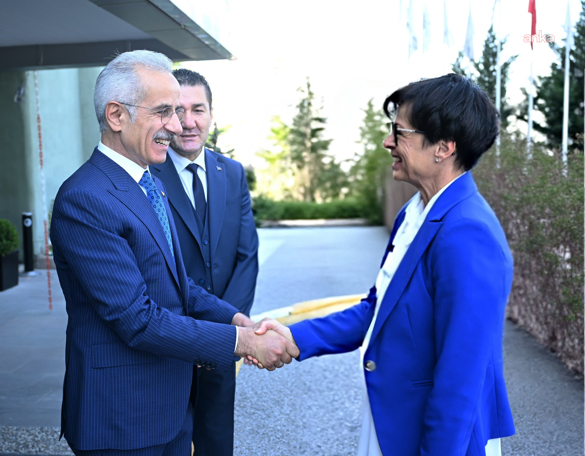 Bakan Uraloğlu, AB Komiseri Kos ile Bağlantısallık Platformu Toplantısı'na katıldı