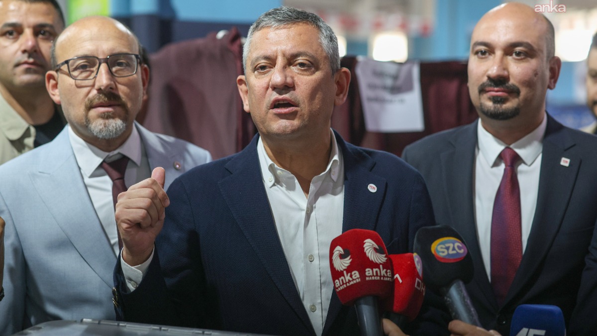 YENİ Parti Lideri Özel, Yunusemre'de ilçe başkanlığı için yapılan ön seçimde oy kullandı