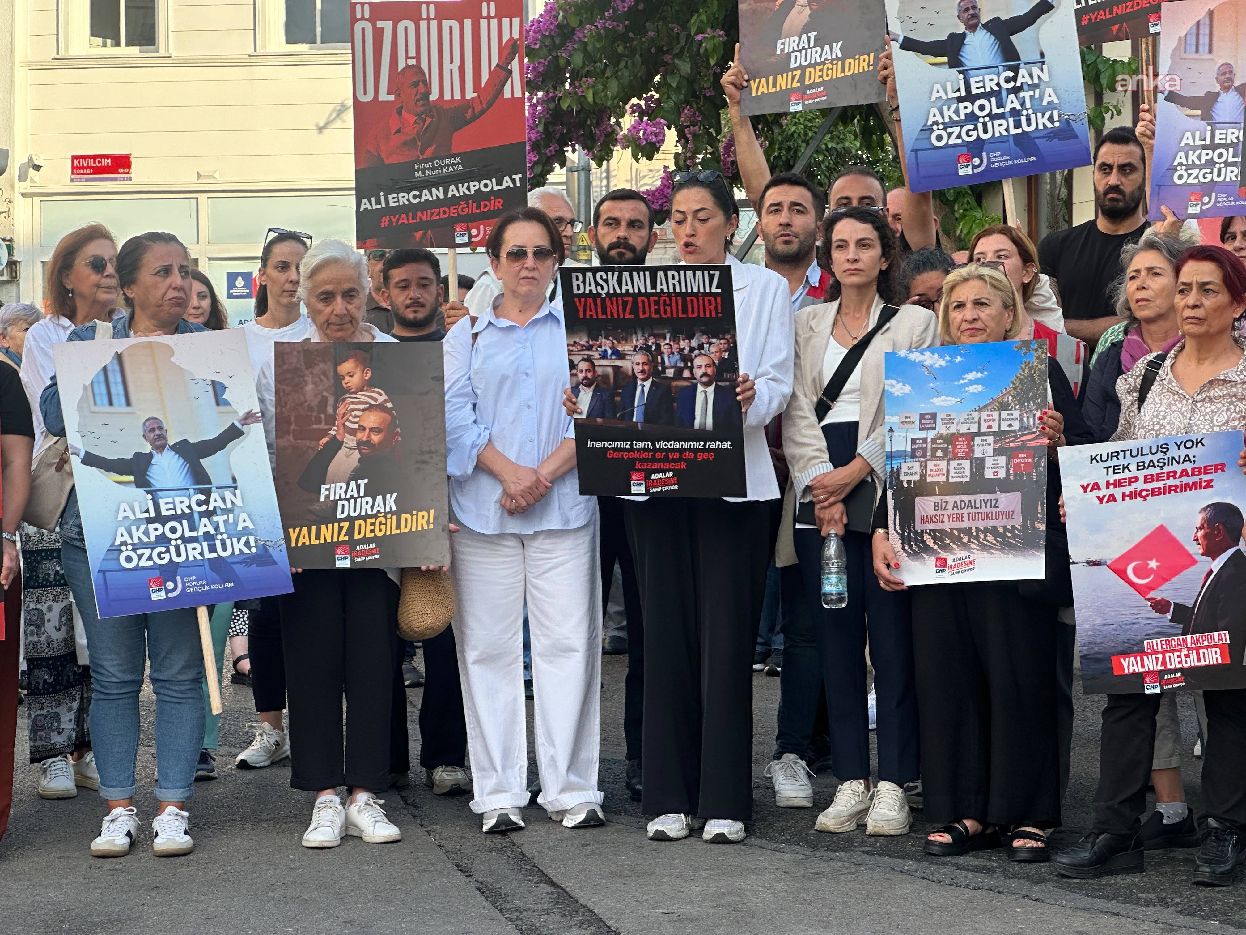 Adalar'da 'Adalet Nöbeti'... CHP'li Gözde Acır: Adalet gecikmemeli