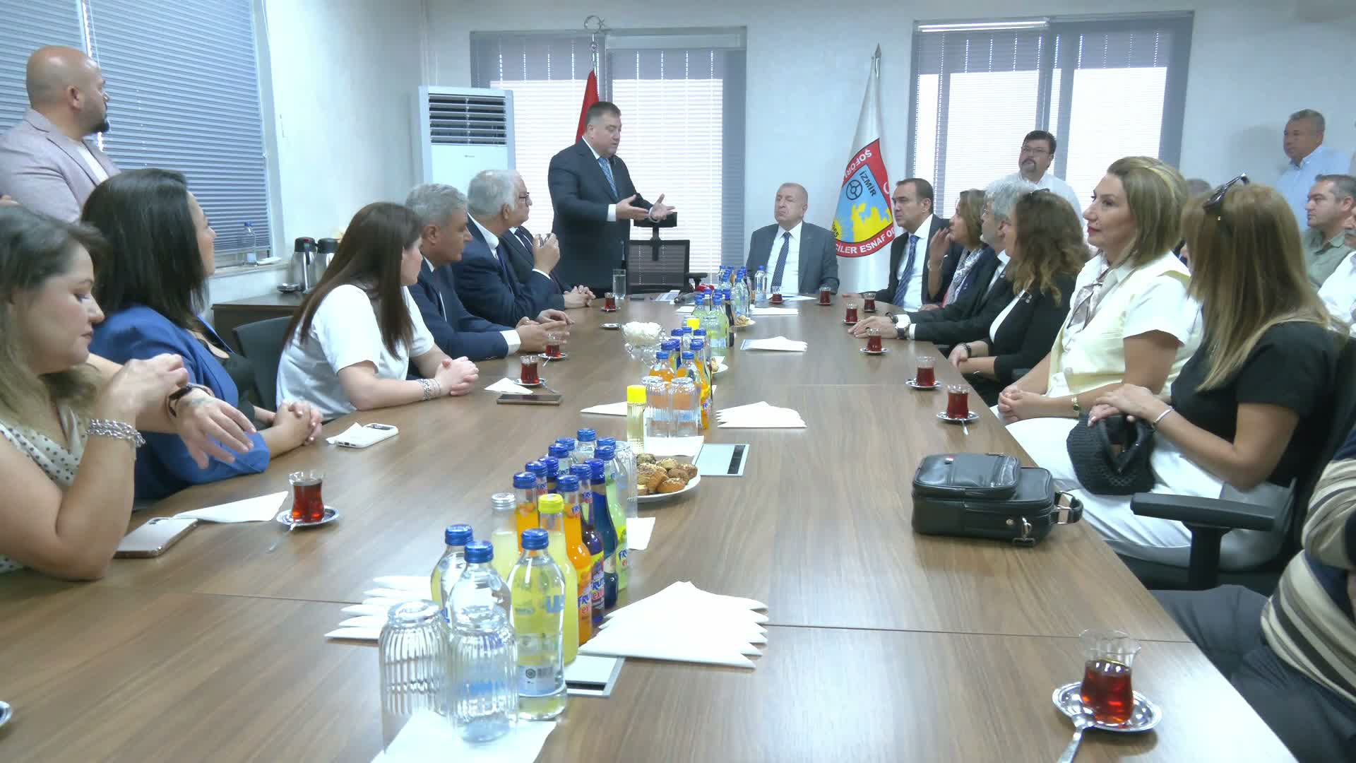 Ümit Özdağ: Siftah yapmadan dükkanı kapatan, iflas eden çok esnaf var