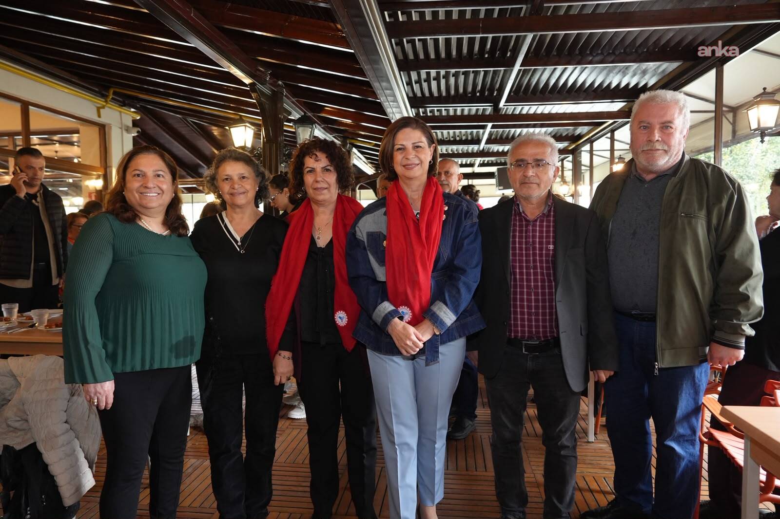 Eskişehir Büyükşehir Belediye Başkanı Ünlüce, emeklilerle aynı sofrayı paylaştı