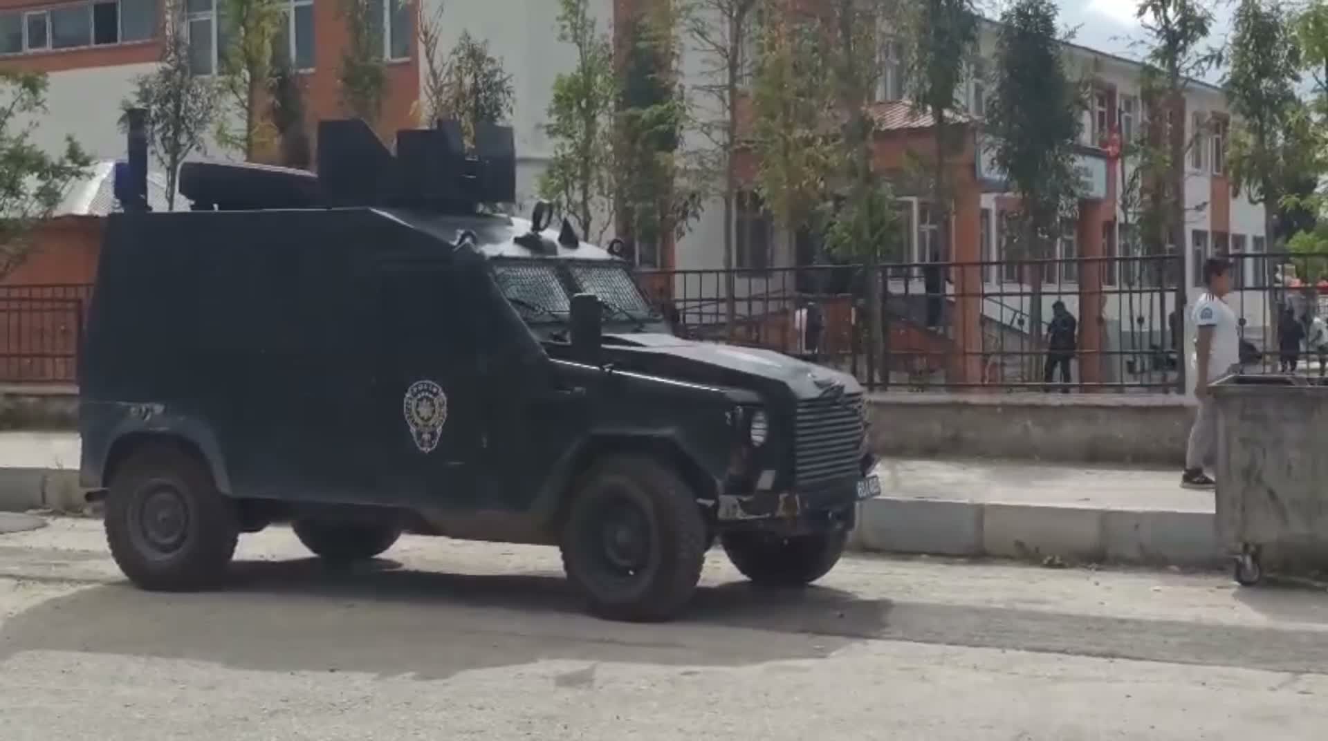Van’da okula pompalı tüfekle gelen öğrenci emniyete götürüldü