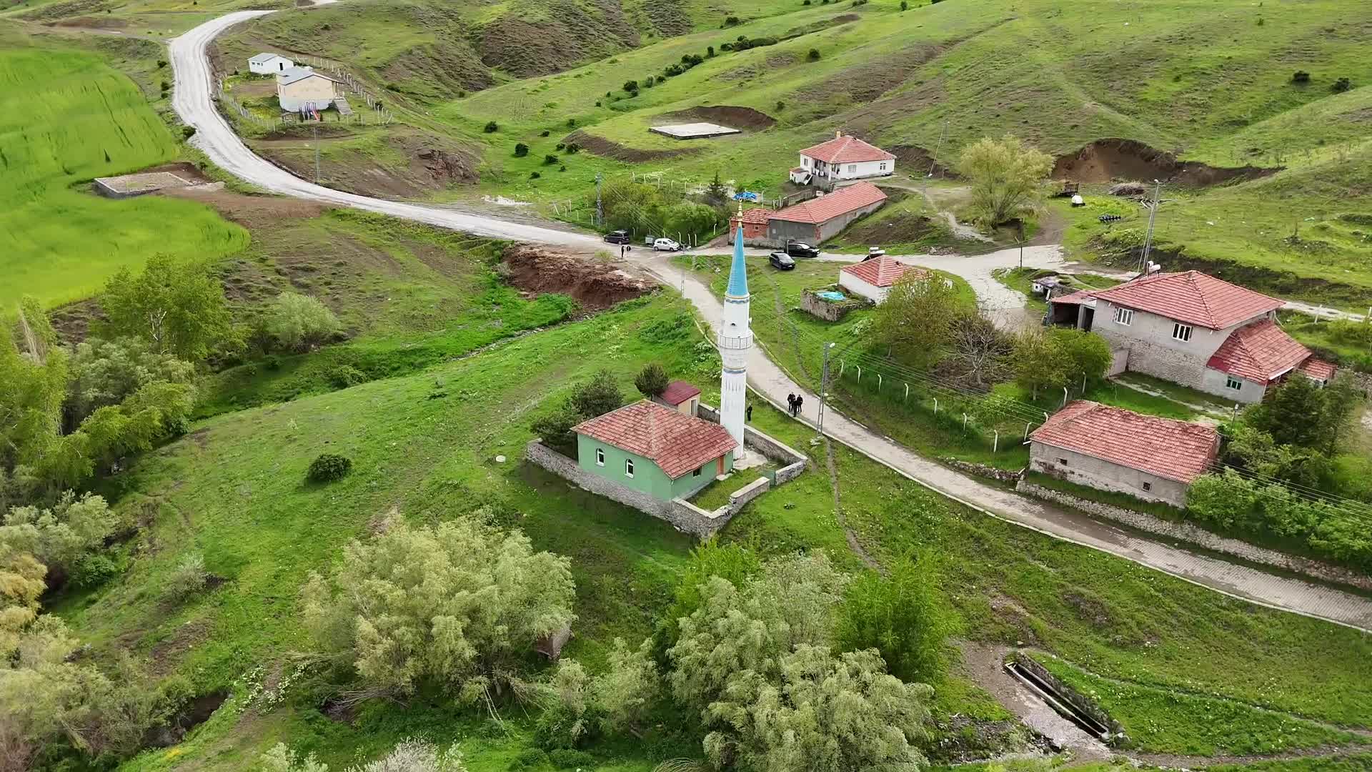 Pazarören mezunları, Neşet Ertaş’ın çocukluğunu geçirdiği köyde buluştu… “Köylerde insanların tutulması meselesi Türkiye'nin önündeki en önemli meselelerden bir tanesi”