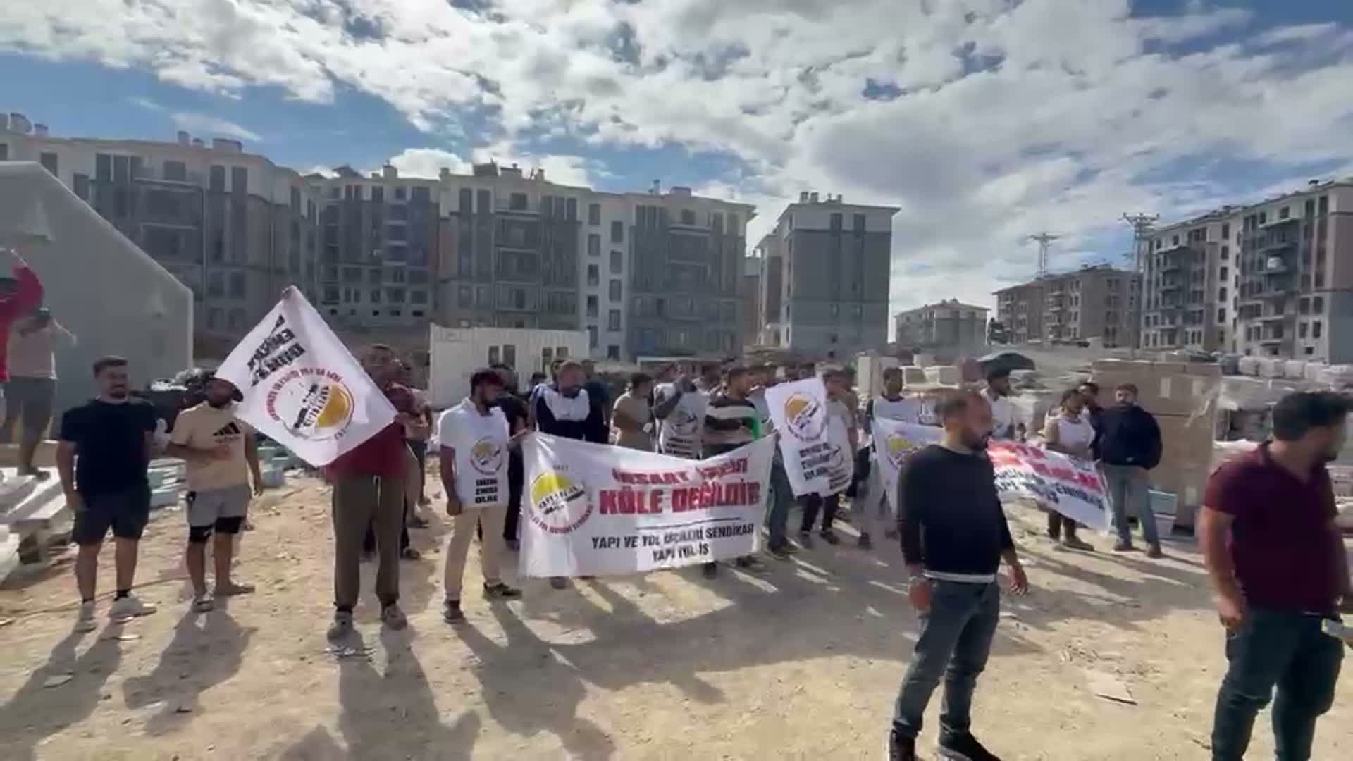 Arnavutköy Sazlıbosna'da inşaat işçilerinden eylem: Hakkımızı istiyoruz