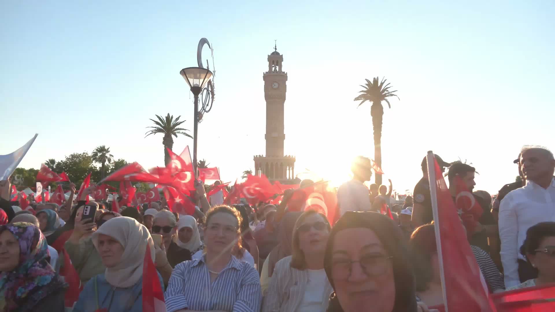 İzmir’de 15 Temmuz şehitleri dualarla anıldı… Vali Elban: Bu millet, kutsalları söz konusu olduğunda canını feda eder